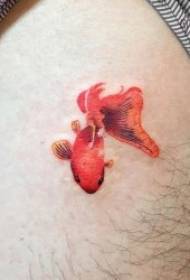 un patrón de tatuaxe de peixe animado e alegre