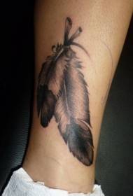 Paprastas juodos pilkos erelio plunksnos tatuiruotės modelis