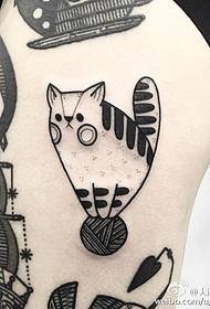 Patrón de tatuaje de gatito pinchado muslo
