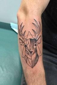 ブラックグレーポイントとげの幾何学的なシンプルなラインステッチ小動物鹿タトゥー画像の少年の腕