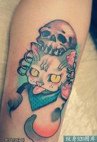 Benfarve kat tatoveringsmønster