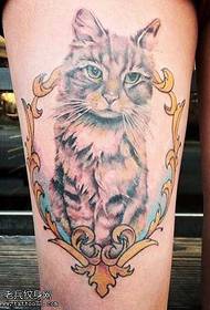 Sød kat tatovering på benet