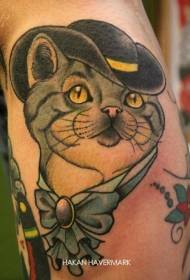 Mačka nosi šešir i luk uzorak tetovaža