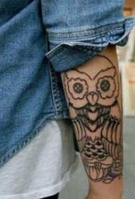 Vzor tetovania na paži sova
