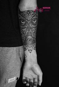 Tatuaggio totem vento gufo bianco e nero