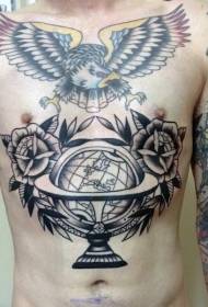 胸部old school黑色地球仪与玫瑰和彩色鹰纹身图案