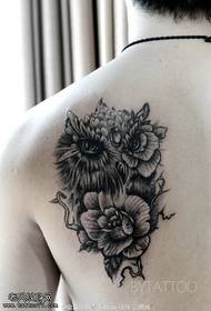 Pattern ng klasikong rosas na Owl tattoo