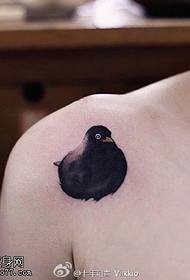 Bahu corak tatu burung hitam