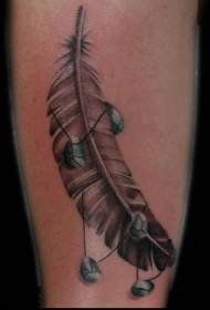 Piume colorate cù un tatuatu di diamante verde