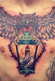 Motivo tatuaggio gufo sul petto
