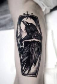 Băieți vițel pe schiță gri negru punct ghimp poză creativă tatuaj pasăre imagine