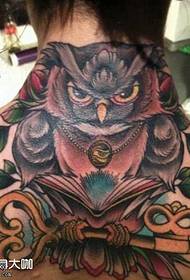 Шаблон татуювання сови на шиї
