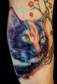 Реалистичная реалистичная татуировка кошка и цветок