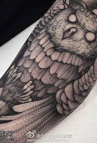 Узорак тетоваже сова на руци