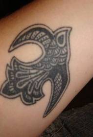 Mfano mweusi wa tattoo mfano