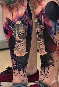 Modello di tatuaggio gatto dell'acquerello sul polpaccio