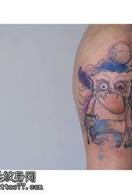 Akvarelni apstraktni uzorak tetovaže sova