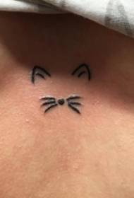 검은 선 창조적 인 섬세한 고양이 문신 사진에 여성 라인