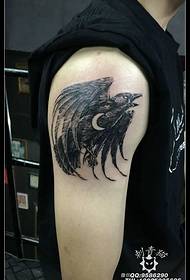 Shoulder sting black gray eagle tattoo pattern