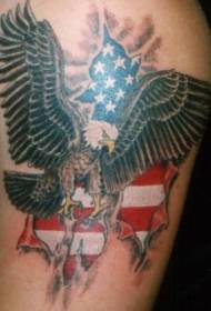 문신 패턴 찢어진 독수리와 미국 국기