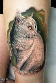 Mukava näköinen kissan tatuointikuvio jaloissa