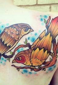 Twee vogels schilderden tatoeages op de rug