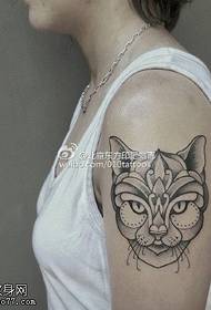 Stinging cat tattoo pattern on the shoulder