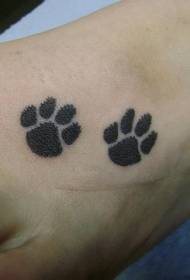 2匹の猫の足跡のタトゥーパターン
