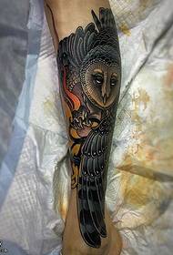 krásny sova tetovanie vzor na tele