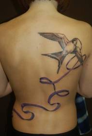 Назад ластівка з візерунком татуювання фіолетовою стрічкою