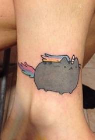 Gadis pergelangan kaki dilukis pada garis-garis sederhana gradien gambar hewan kucing tato kecil