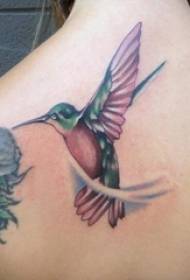 Mergaitės nupieštas akvarelės eskizo kūrybinis skraidančio paukščio tatuiruotės paveikslas