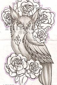 Motif de tatouage manuscrit hibou en fleurs