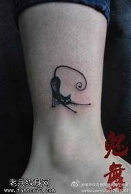Слатка мачка тетоважа узорак попут ногу