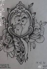 Isithombe se-rose mirror deer tattoo yesandla