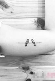 Manoscritto tatuaggio creativo linea nera elemento geometrico uccello