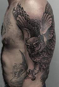 Padrão de tatuagem de braço grande coruja