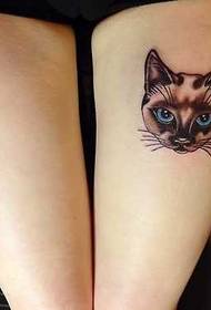 Модел на татуировка на котето на крака