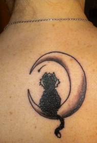 Juodos katės nugaros tatuiruotė ant mėnulio