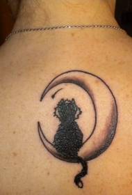 Tatouage de dos de chat noir sur la lune