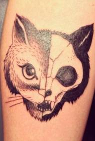 Neru mudellu di tatuatu di tatuatu di metà gattu negru