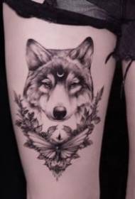 オオカミの頭のタトゥーのデザインの素敵なセット