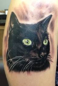 Padrão de tatuagem de retrato realista de gato preto