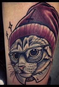 Мачка тетоважа шема со очила и капа