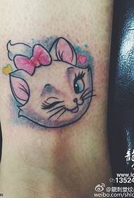 Tatuaggio piccolo gatto sulla caviglia