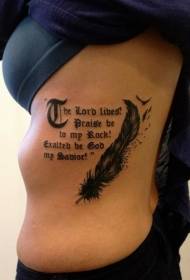 Страна ребра црна птица птица и готска буква шема на тетоважа