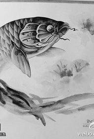 Espectáculo de tatuaxes, comparte un manuscrito de tatuaxe de peixes de tinta