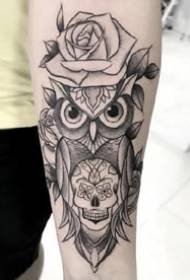 Osobna tetovaža sova: Skup dizajna tetovaža za sove u crno-sivom stilu