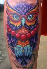 ევროპული და ამერიკული სტილის owl tattoo ნიმუში