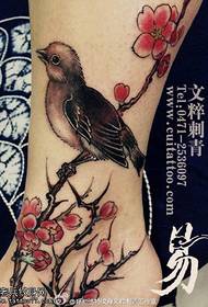 Blauzdos paukščio tatuiruotės modelis